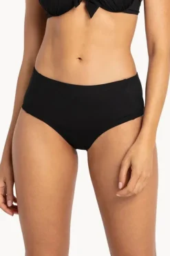 Women Sunseeker Basix Slimfit Pant