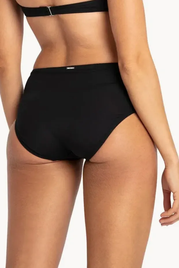 Women Sunseeker Basix Slimfit Pant