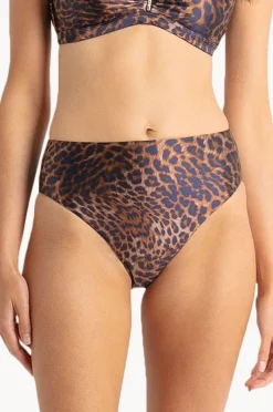 Women Sunseeker Lioness High Rise Leg Pant