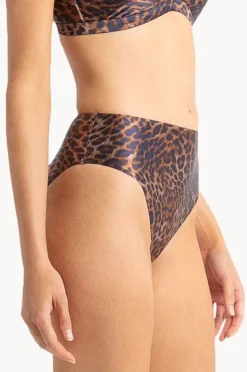 Women Sunseeker Lioness High Rise Leg Pant