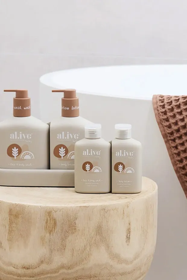 Women Al.ive Body Little Traveller Calm Oatmeal Set