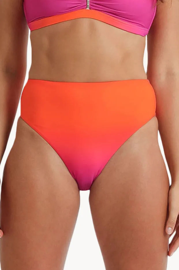 Women Sunseeker Majestic High Rise Leg Pant