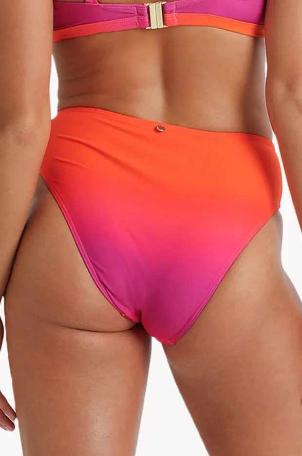 Women Sunseeker Majestic High Rise Leg Pant
