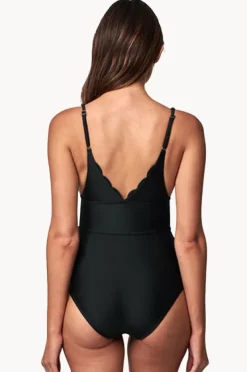 Women Une Piece Scalloped Classic One Piece
