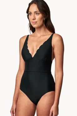 Women Une Piece Scalloped Classic One Piece