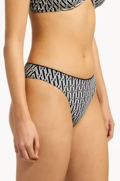 Women Jets Spring Geo High Leg Pant